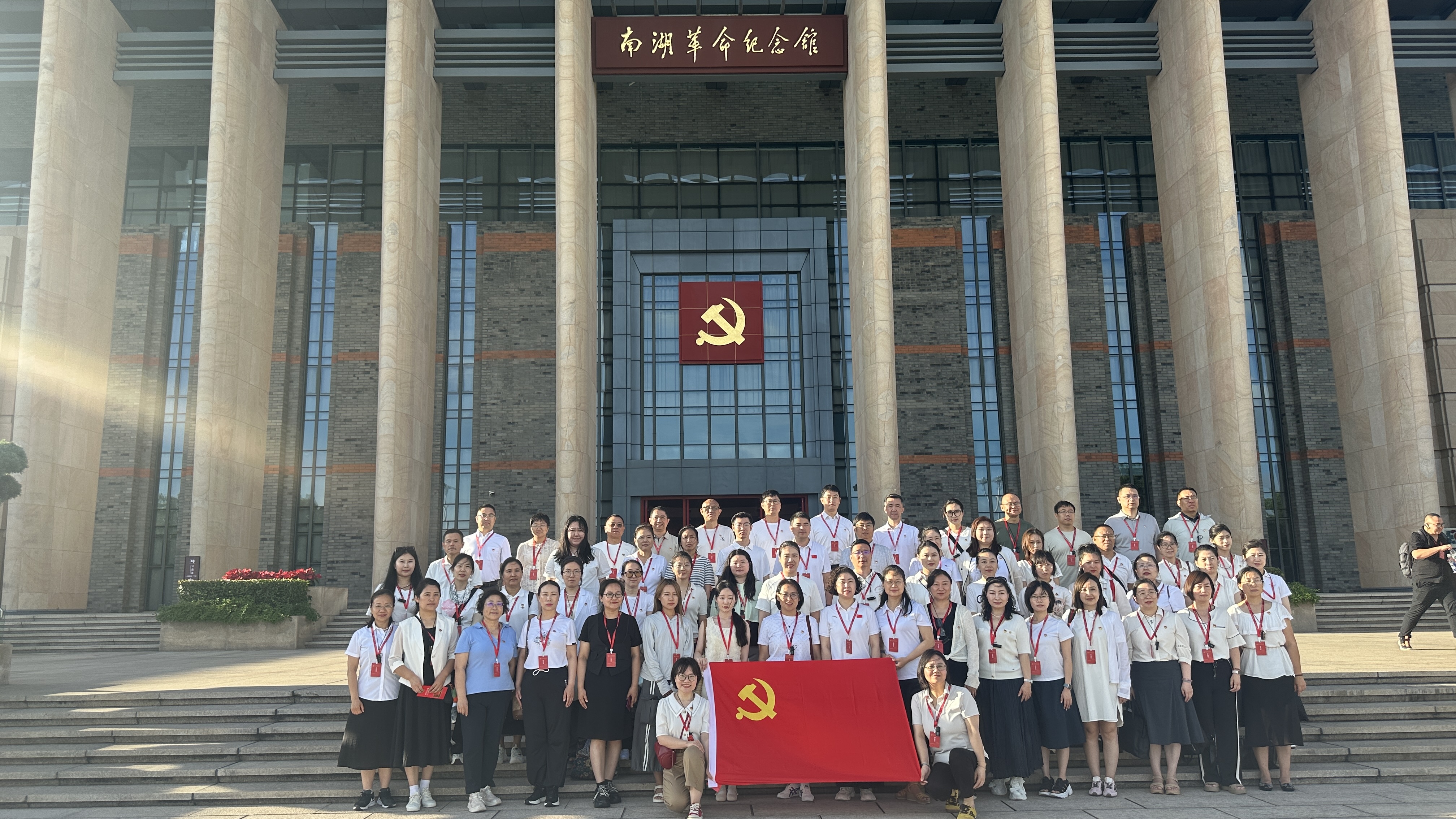 嘉兴南湖革命纪念馆合影 嘉兴南湖革命纪念馆合影